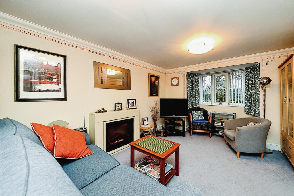 5 bedroom detached house for sale in Blackthorn Road, South Wootton