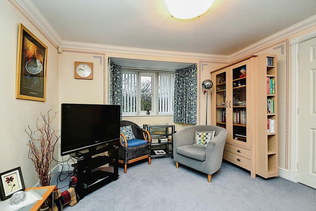 5 bedroom detached house for sale in Blackthorn Road, South Wootton