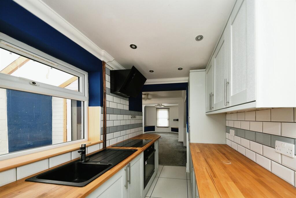 2 bedroom terraced house for sale in Railway Road, King's Lynn, PE30
