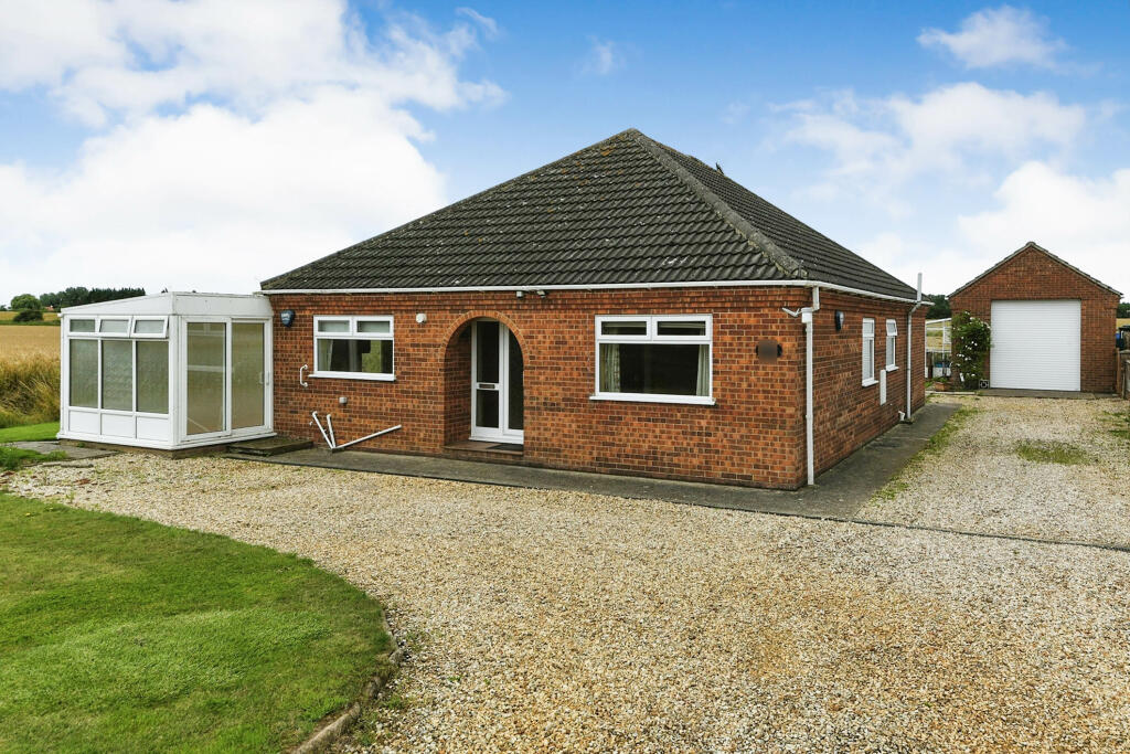 3 bedroom detached bungalow for sale in High Road, Saddlebow, King's