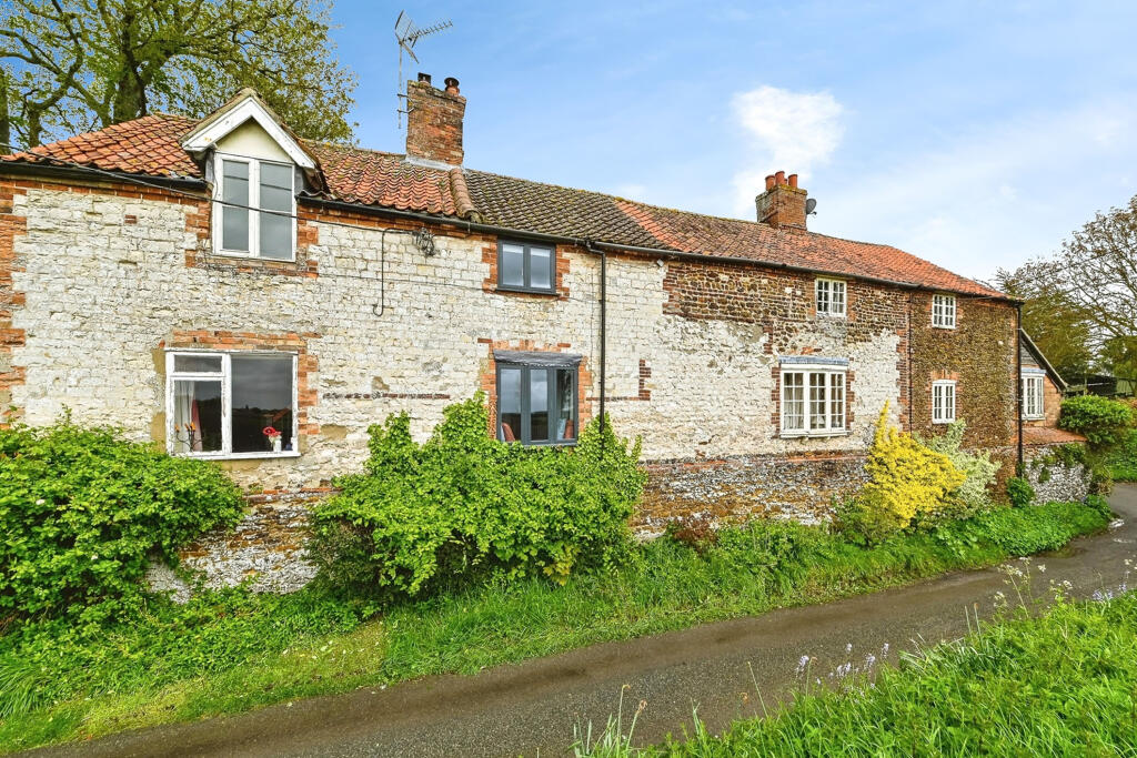 1 bedroom character property for sale in Watery Lane, Grimston, King's