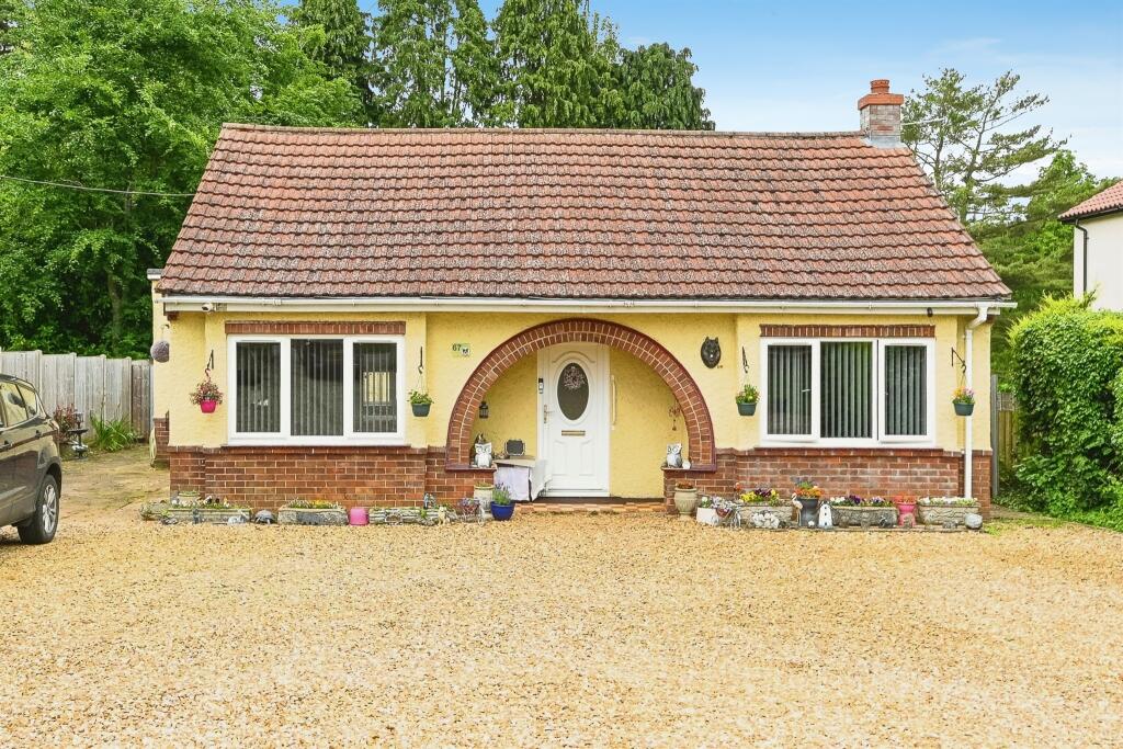 3 bedroom detached bungalow for sale in Gayton Road, Ashwicken, KING'S