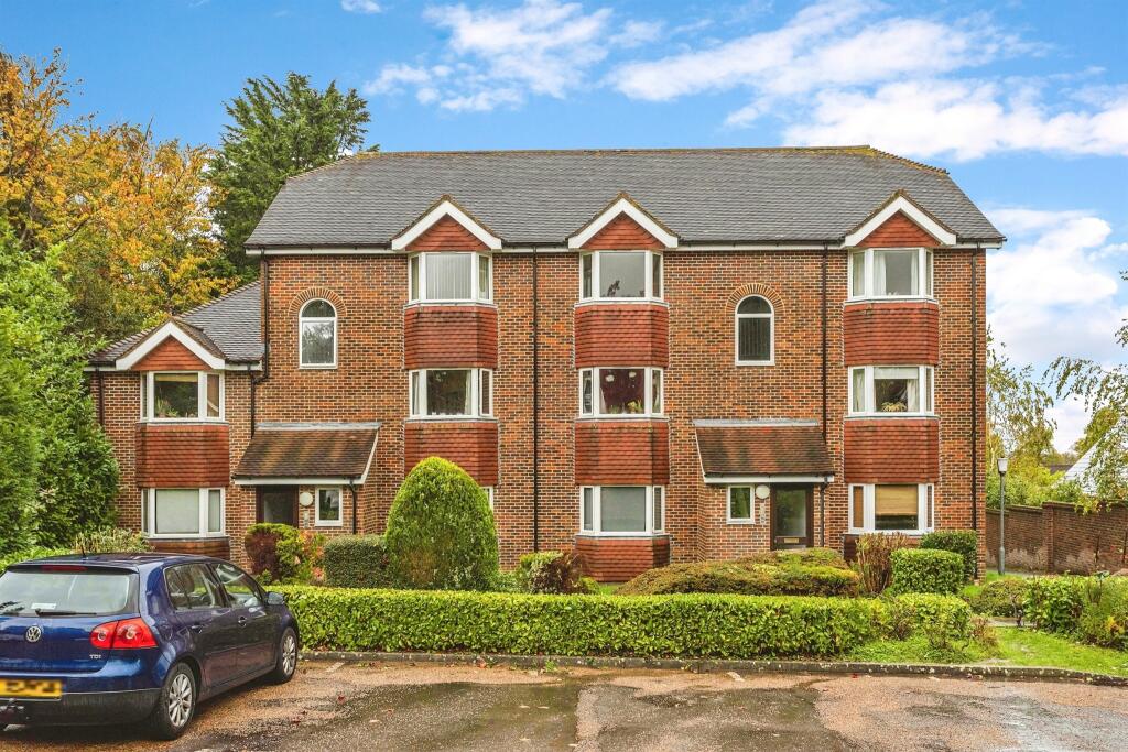 1 bedroom apartment for sale in Heath Road, Haywards Heath, RH16