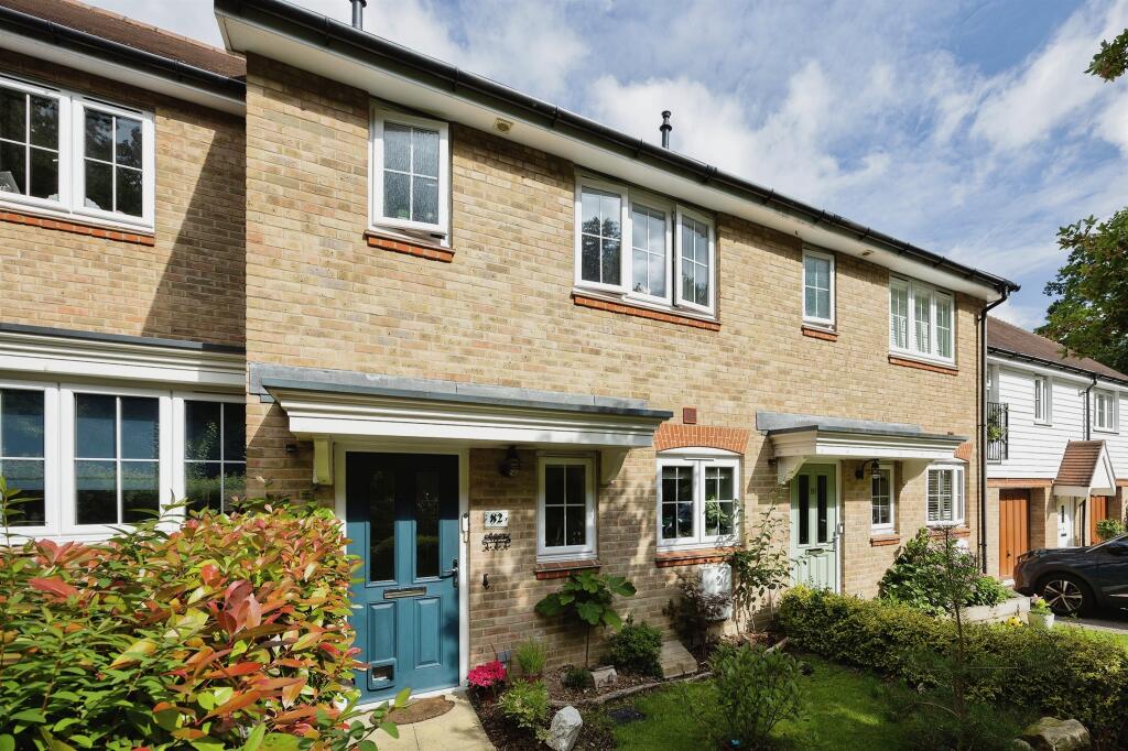 3 bedroom terraced house for sale in Renfields, Haywards Heath, RH16