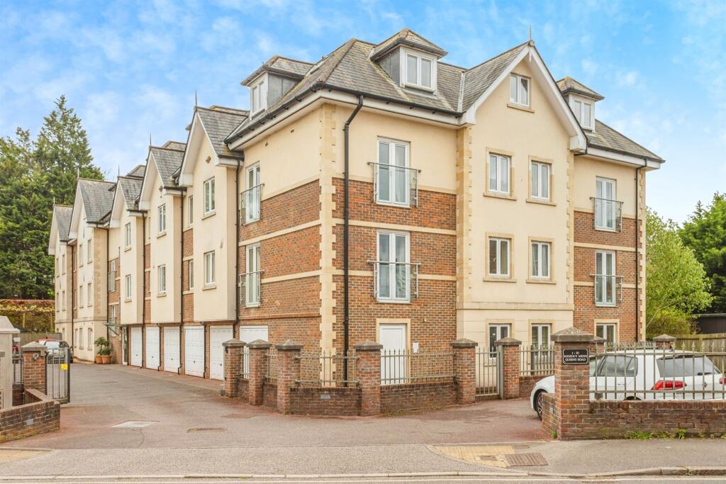 2 bedroom flat for sale in Queens Road, HAYWARDS HEATH, RH16