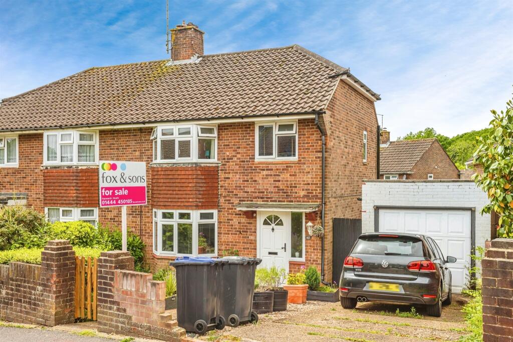 3 bedroom semidetached house for sale in Sheppeys, Haywards Heath, RH16