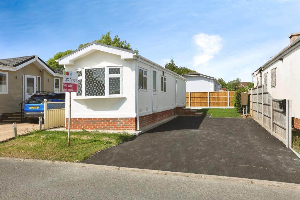 Main image of property: Shamblehurst Lane South, Hedge End, Southampton