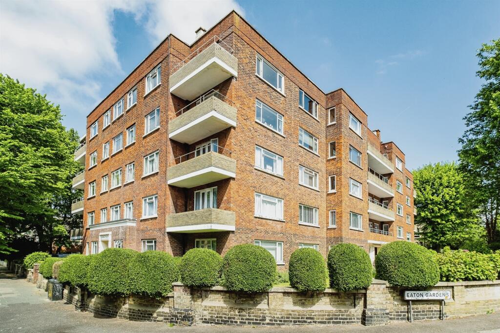 3 bedroom apartment for sale in Eaton Gardens, Hove, BN3