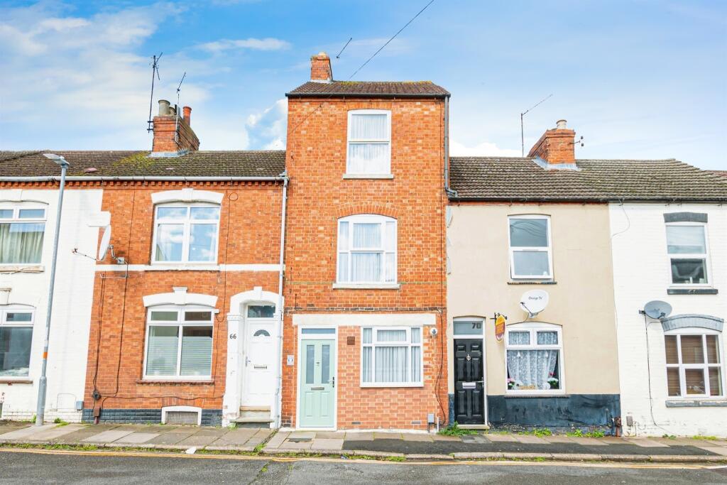 4 bedroom terraced house for sale in Junction Road, Northampton, NN2