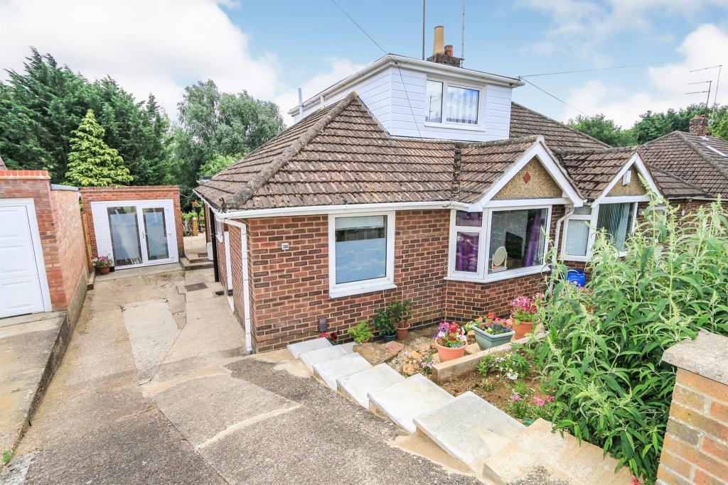 4 bedroom semidetached house for sale in Bibury Crescent, Boothville