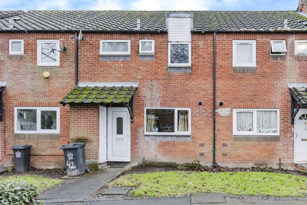 3 bedroom terraced house for sale in Glaisdale Close, Leicester, LE4