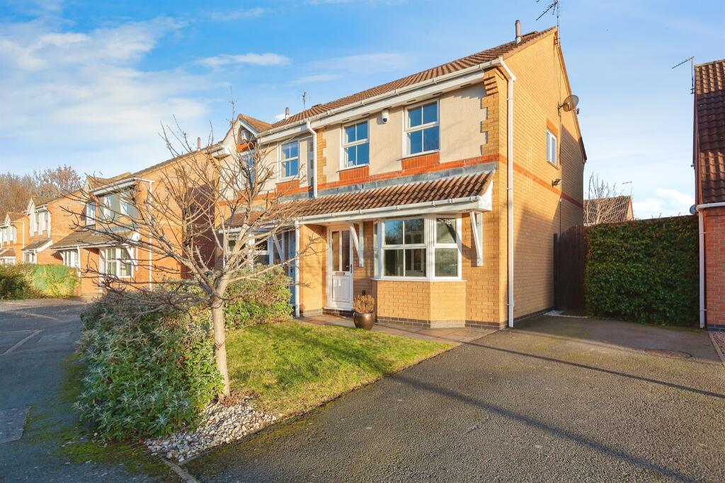 3 bedroom semidetached house for sale in Lancelot Close, Leicester
