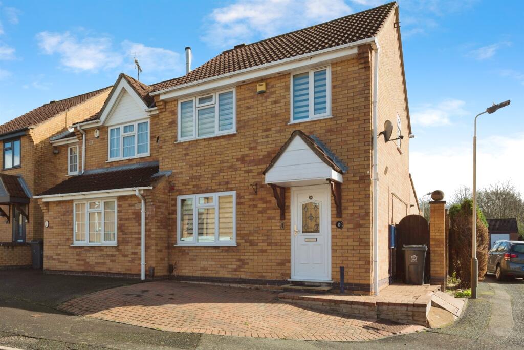 3 bedroom end of terrace house for sale in Ellwood Close, Leicester, LE5