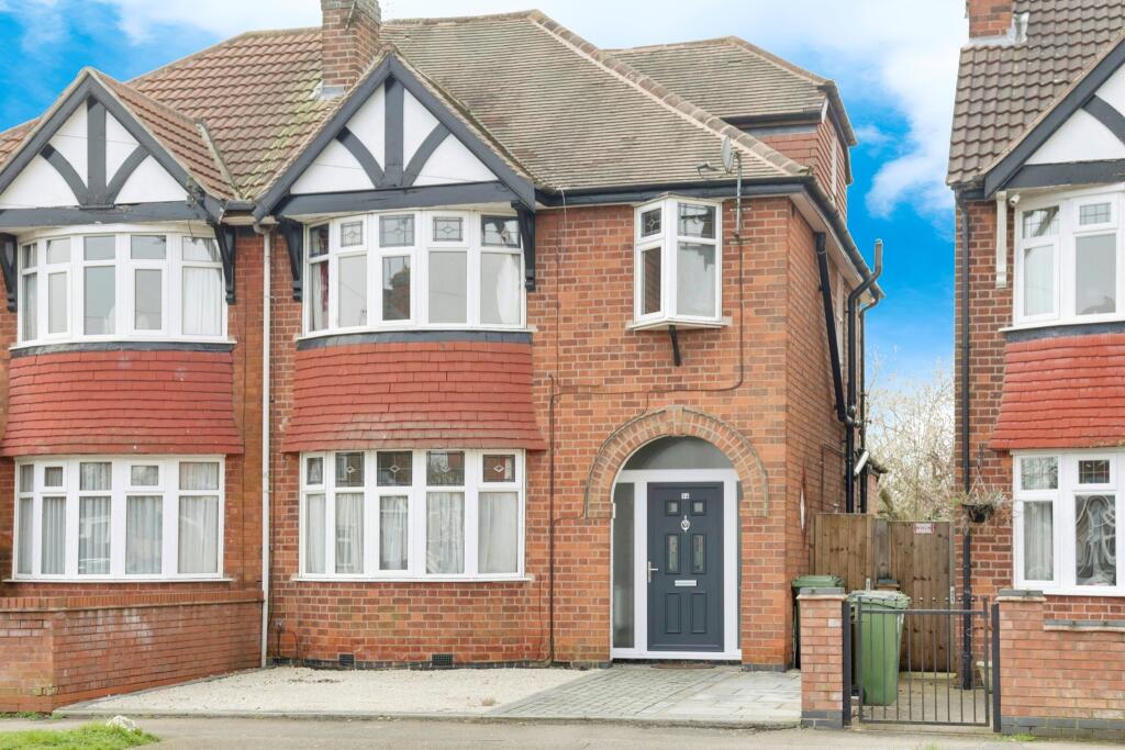 4 bedroom semidetached house for sale in Avon Road, Leicester, LE3