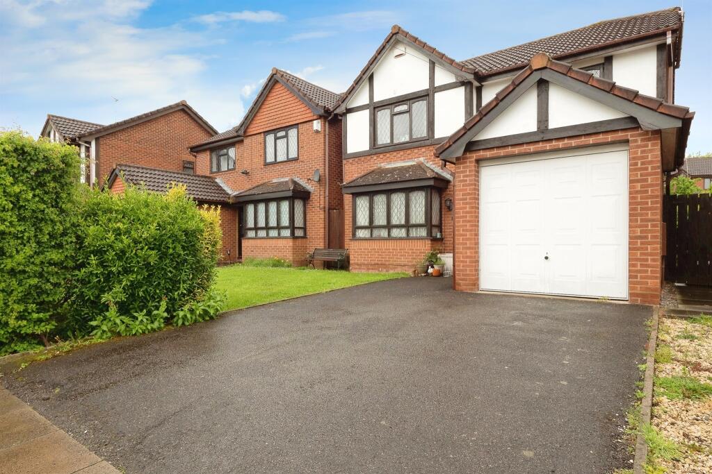 4 bedroom detached house for sale in Neville Road, Leicester, LE3