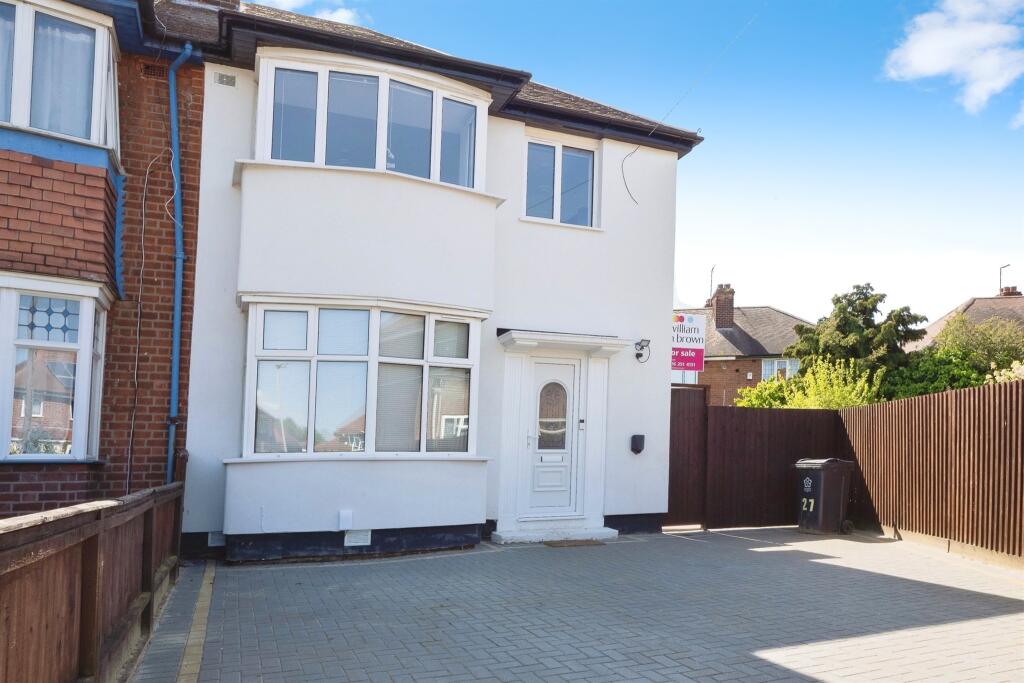 3 bedroom semidetached house for sale in Bembridge Close, Leicester, LE3