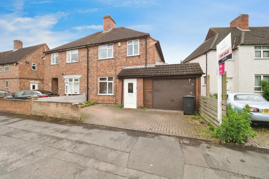 3 bedroom semidetached house for sale in Waltham Avenue, Leicester, LE3