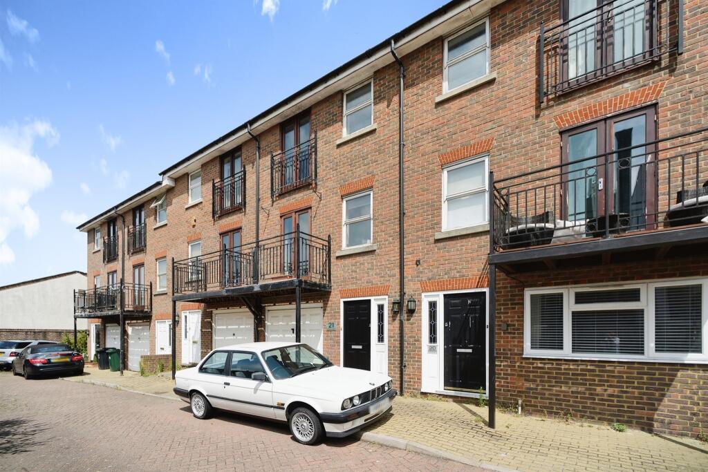 3 bedroom mews property for sale in Southdown Mews, Brighton, BN2