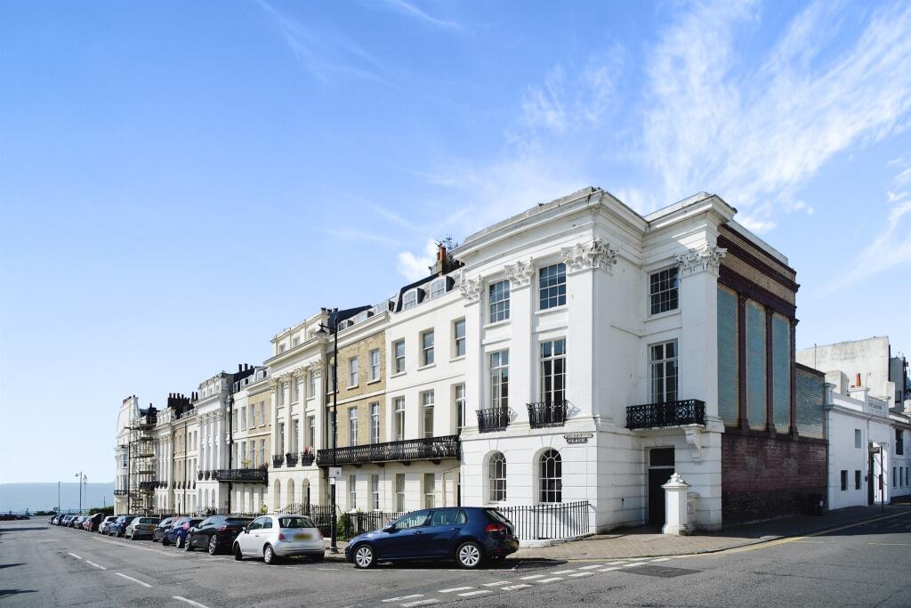 4 bedroom end of terrace house for sale in Portland Place, Brighton, BN2