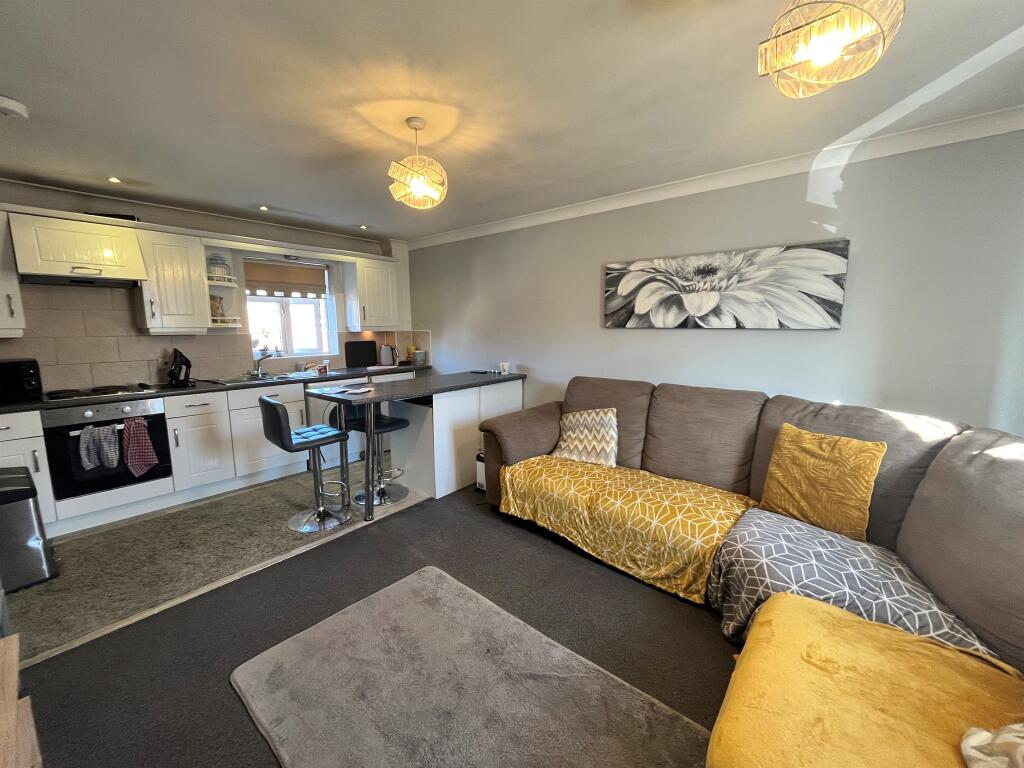 2 bedroom house for sale in Flaxley Close, Lincoln, LN2