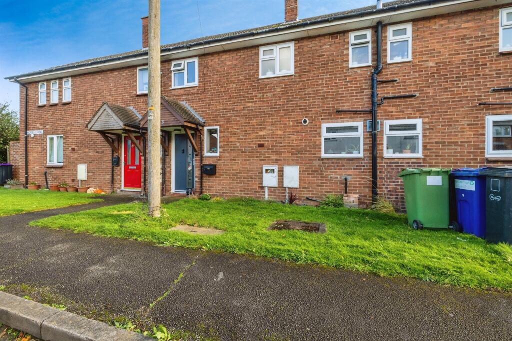 3 bedroom terraced house for sale in Shropshire Road, Scampton, Lincoln