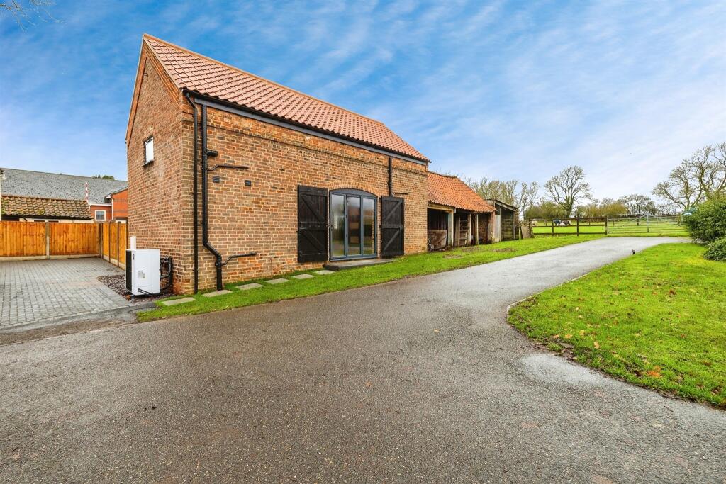 2 bedroom barn conversion for sale in North Street, Middle Rasen