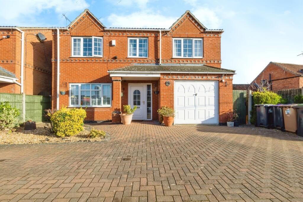 4 bedroom detached house for sale in Chapel Lane, North Hykeham, Lincoln, LN6