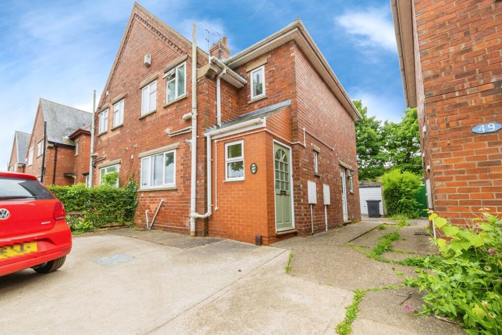 3 bedroom semidetached house for sale in Ruskin Avenue, Lincoln, LN2
