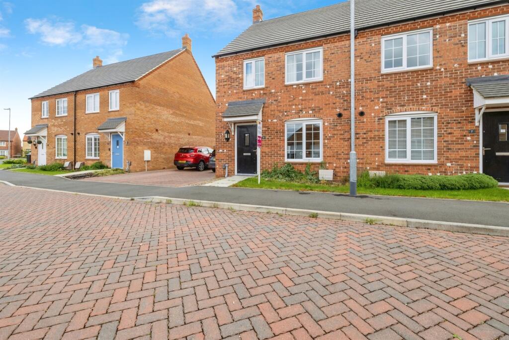 3 bedroom semidetached house for sale in Walshaw Close, Branston