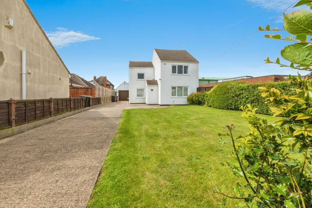 3 bedroom detached house for sale in Middle Street, North Hykeham, Lincoln, LN6