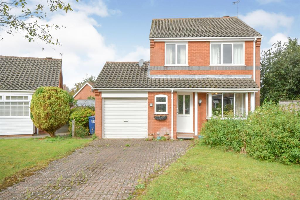 3 bedroom detached house for sale in Windsor Close, Sudbrooke, Lincoln, LN2