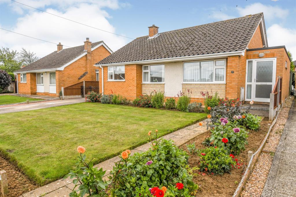 3 bedroom detached bungalow for sale in Cherrytree Way, Metheringham