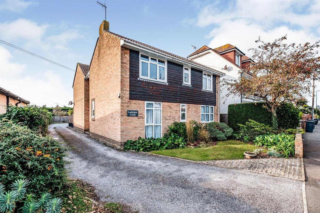 1 bedroom ground floor flat for sale in Sompting Road, Lancing, BN15