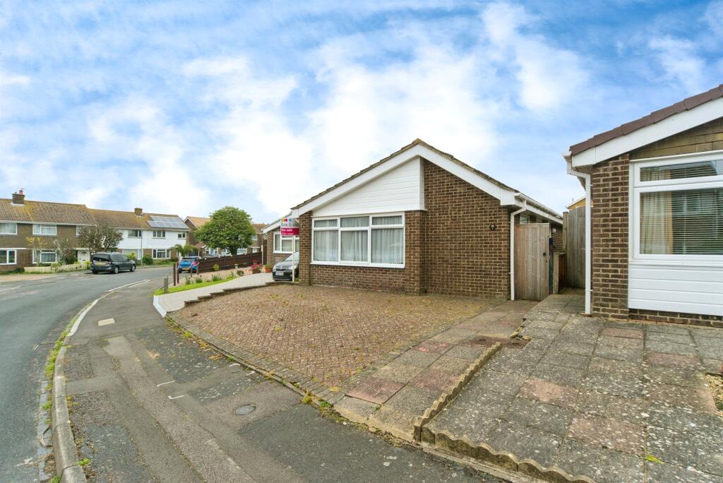 2 bedroom detached bungalow for sale in Gainsborough Crescent, Eastbourne, BN23
