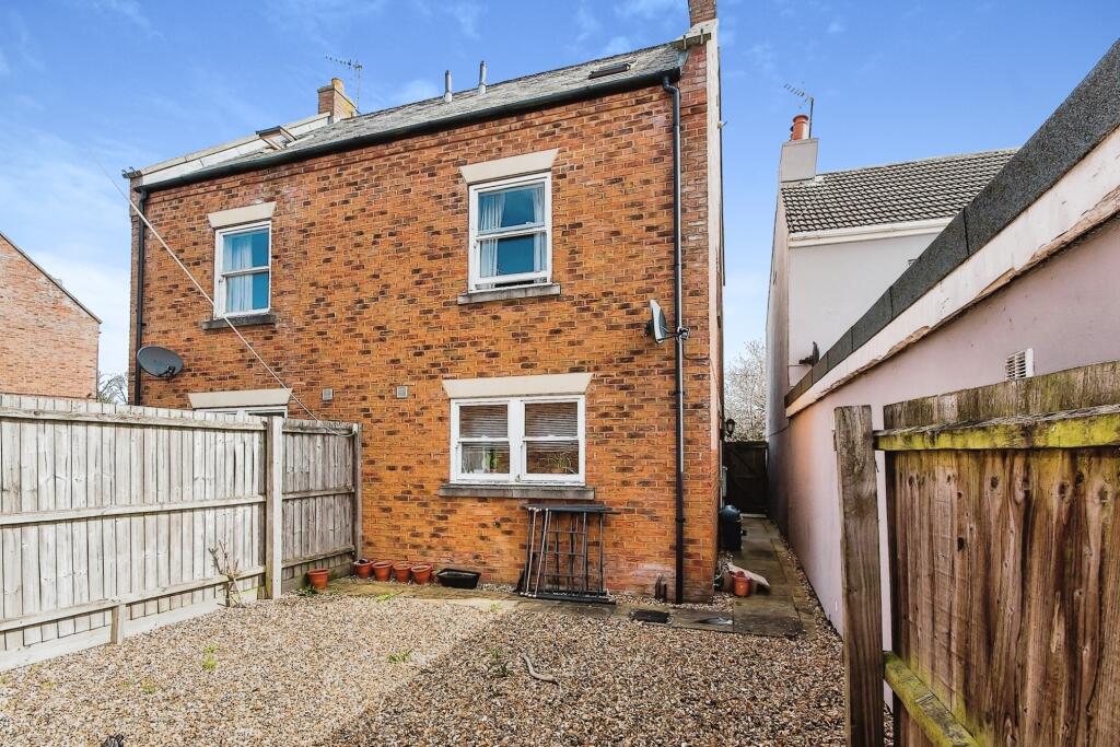 3 bedroom semidetached house for sale in London Road, Long Sutton