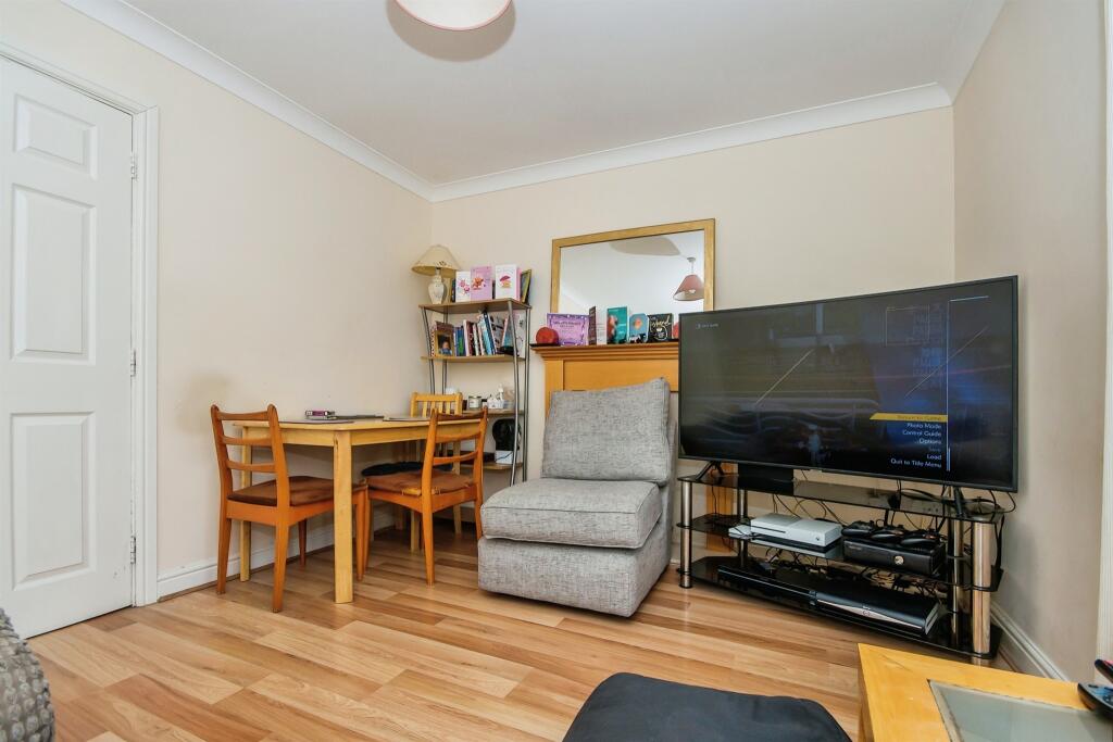 3 bedroom semidetached house for sale in London Road, Long Sutton