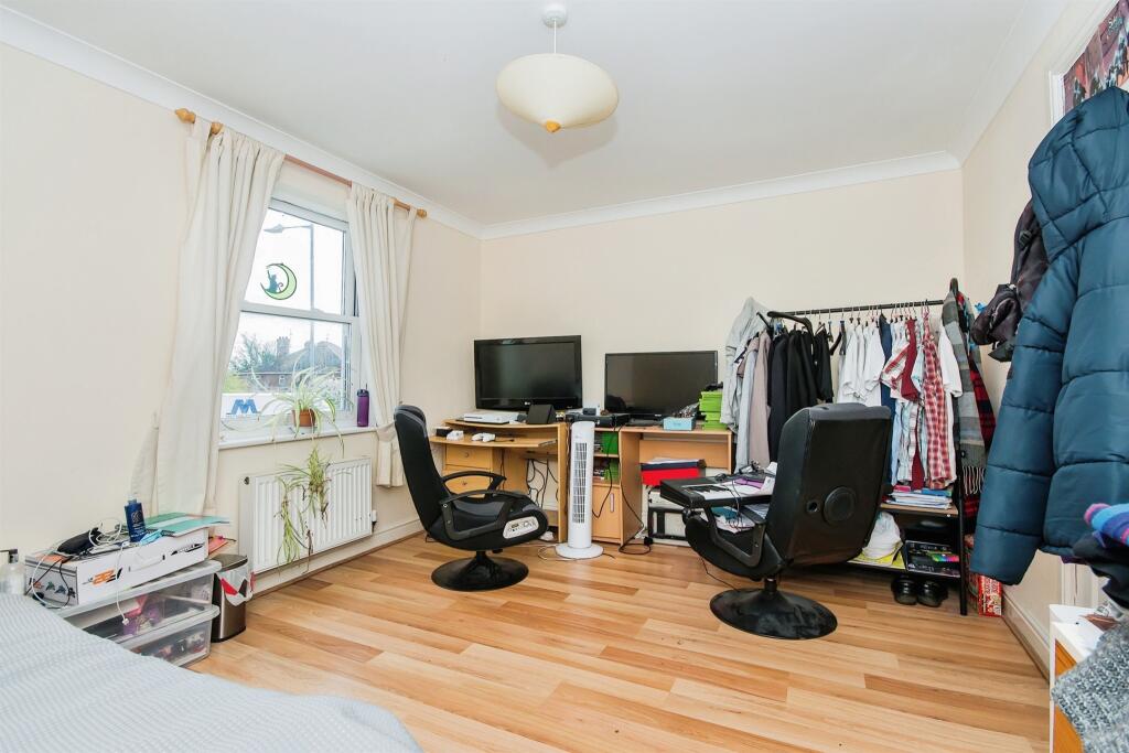 3 bedroom semidetached house for sale in London Road, Long Sutton