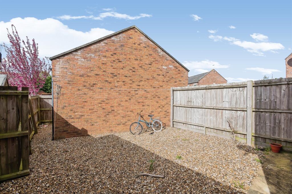 3 bedroom semidetached house for sale in London Road, Long Sutton