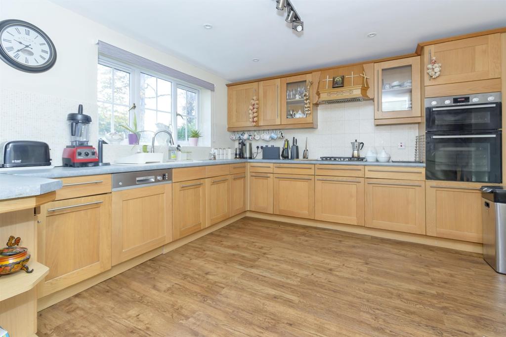 4 bedroom detached house for sale in William Street, LOUGHBOROUGH, LE11