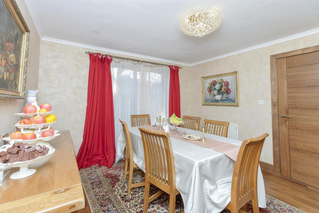 4 bedroom detached house for sale in William Street, LOUGHBOROUGH, LE11