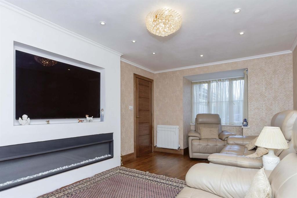 4 bedroom detached house for sale in William Street, LOUGHBOROUGH, LE11