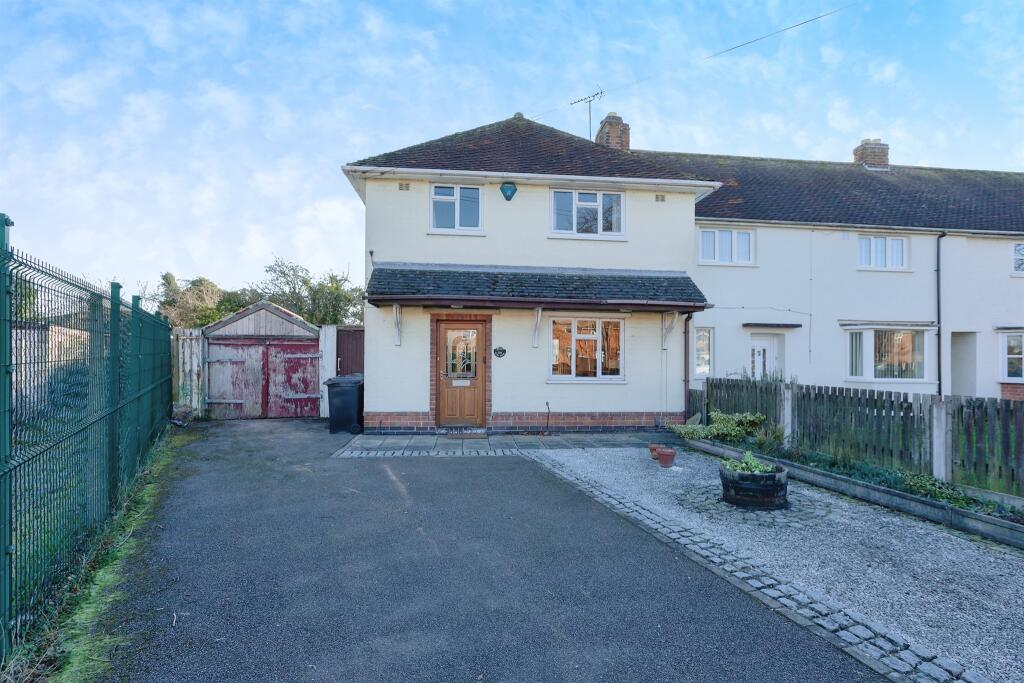 3 bedroom semidetached house for sale in Alan Moss Road, Loughborough