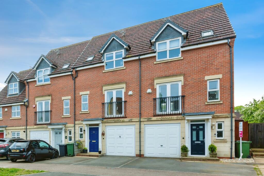 3 bedroom end of terrace house for sale in Haddon Way, LOUGHBOROUGH, LE11