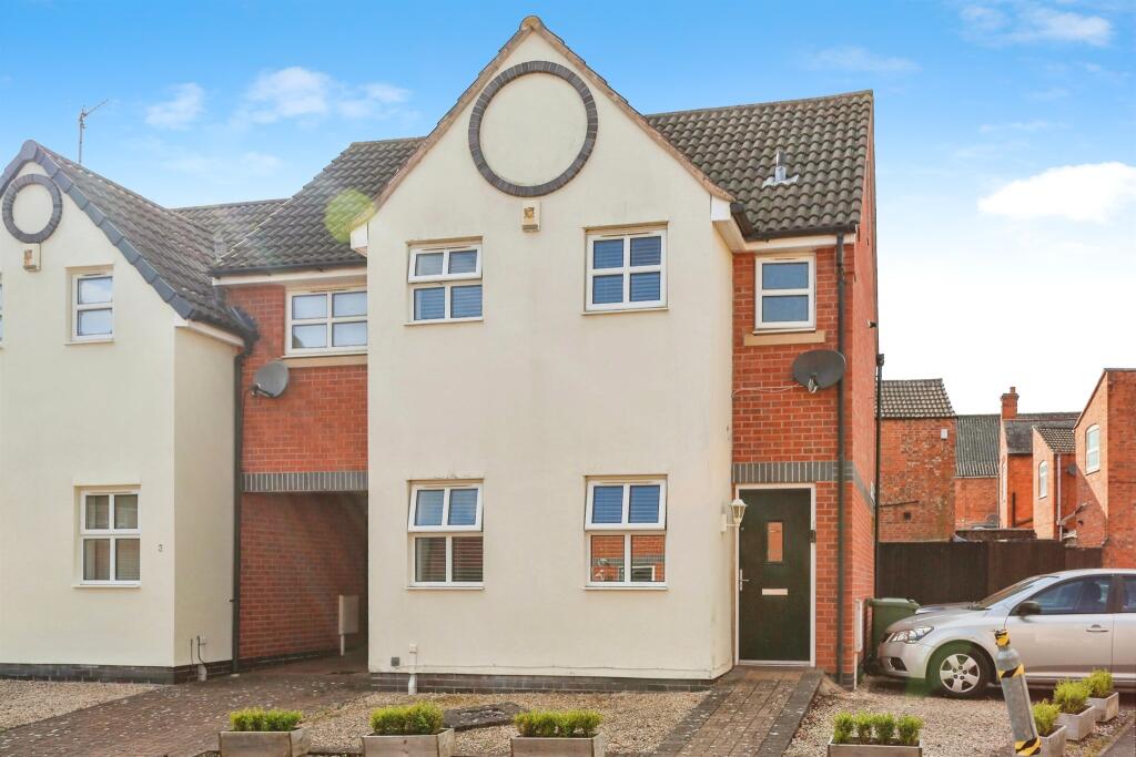 2 bedroom town house for sale in Close, Sileby, Loughborough, LE12