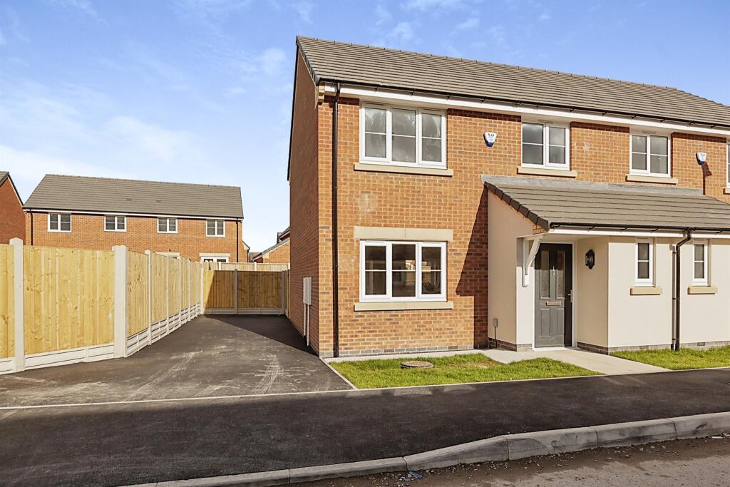 3 bedroom semidetached house for sale in Healy Close, Sileby