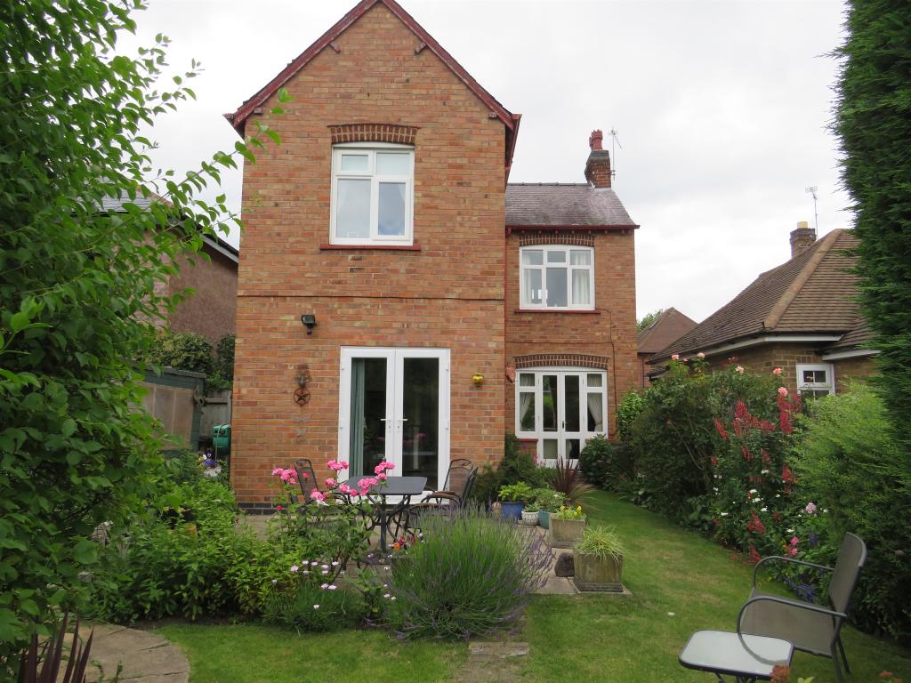 3 bedroom detached house for sale in Wallace Road, Loughborough, LE11