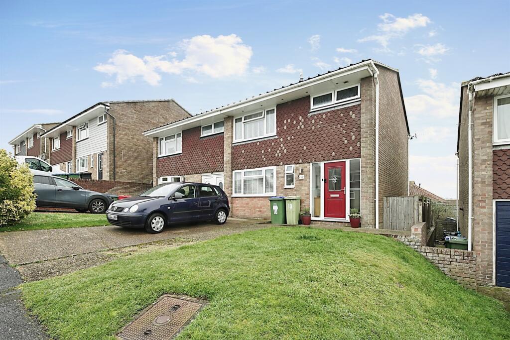 3 bedroom semidetached house for sale in Glynde Close, Newhaven, BN9