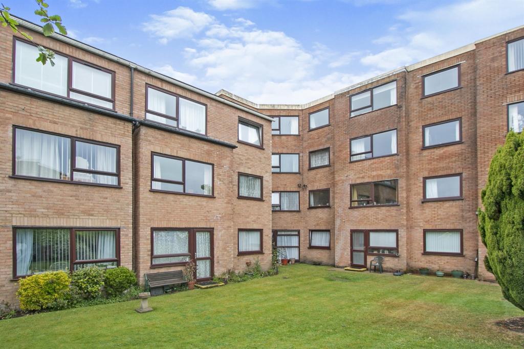 1 Bedroom Flat For Sale In Seldown Road Poole Bh15