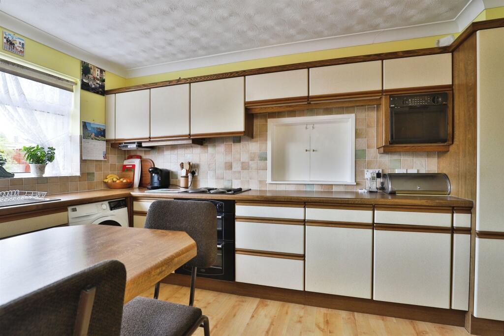 Additional property image - Greenhayes, Broadstone