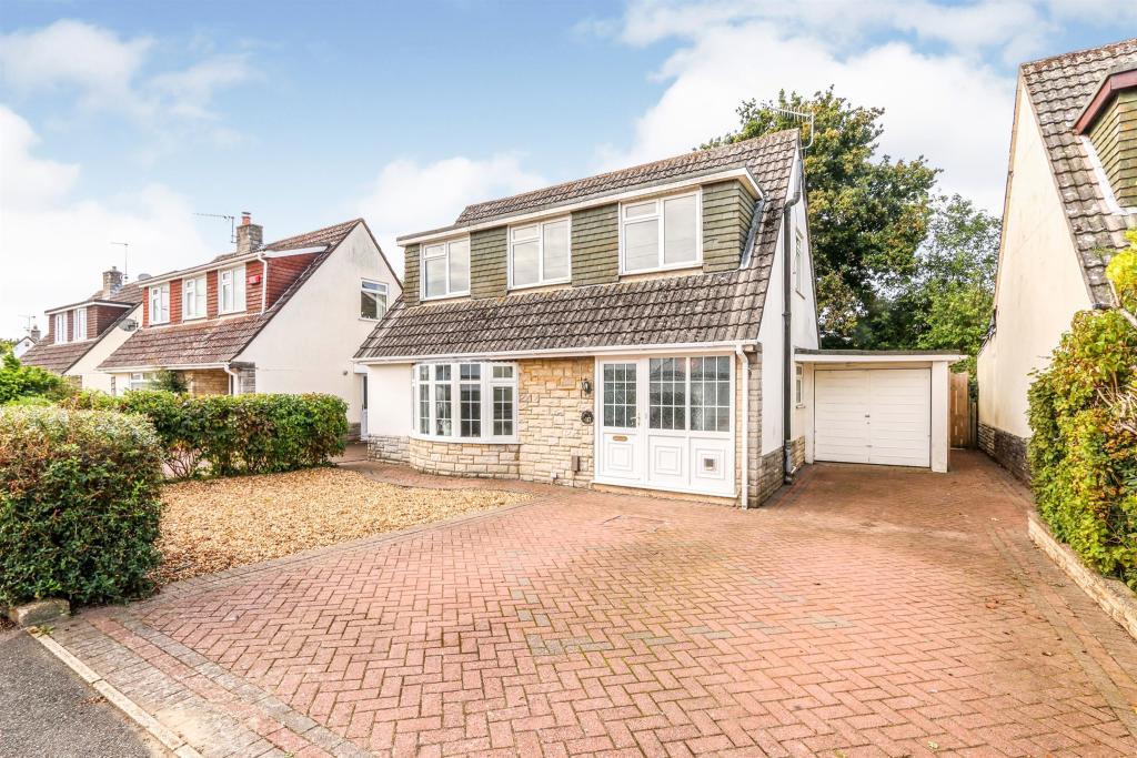 4 bedroom detached house for sale in Woodlands Avenue, Poole, BH15